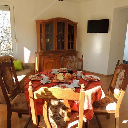 Magyar Apartmanhaz *